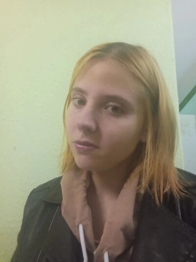  ,   Anastasia, 27 ,   c 