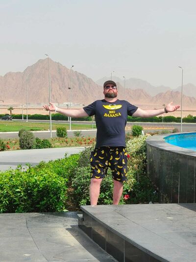  ,   Viktor, 37 ,   , 