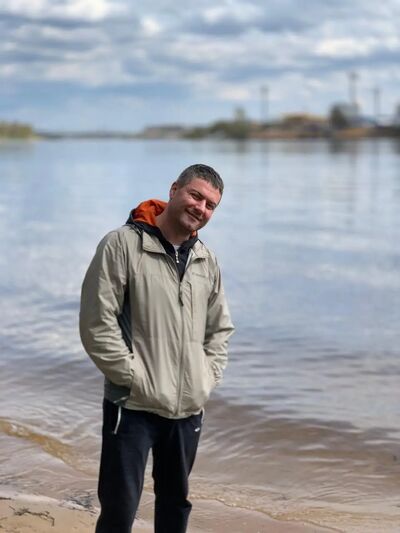  ,   Max, 42 ,   ,   