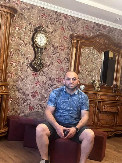  ,   Goga, 42 ,   ,   
