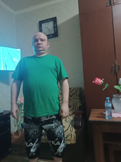  ,   Ruslan, 40 ,     