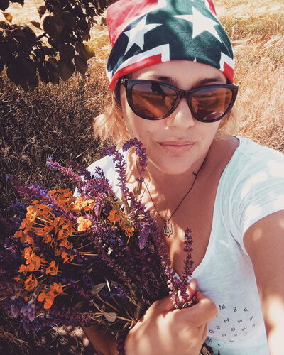 ,   Mila, 46 ,   c 