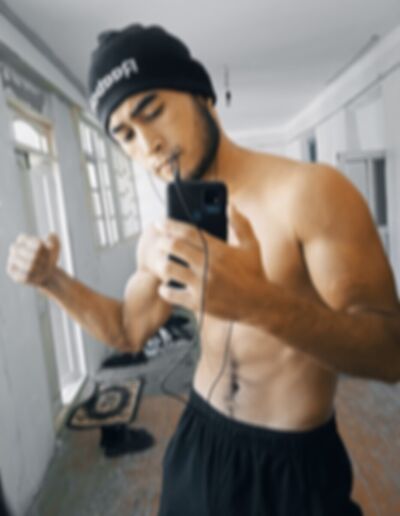  ,   Jahongir, 25 ,   ,   , c 
