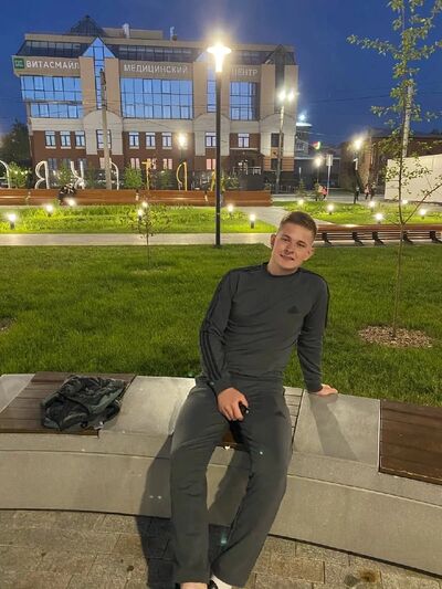  ,   Artur, 28 ,   ,   