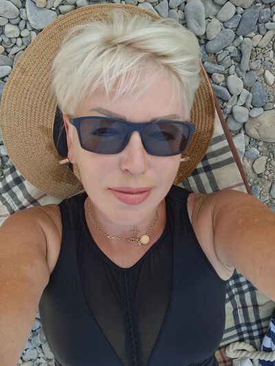  ,   Larisa, 54 ,   c 
