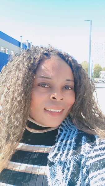  ,   Elodie, 37 ,   ,   