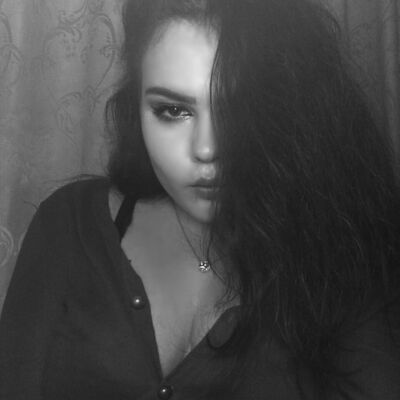  ,   Julia, 26 ,  