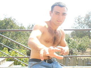  ,   Gio, 33 ,   