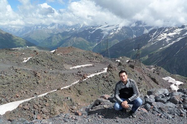  ,   Azat, 35 ,   ,   , c 