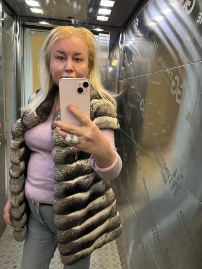 ,   Sofia, 44 ,   c , 