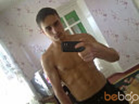  ,   Nikoo, 32 ,  