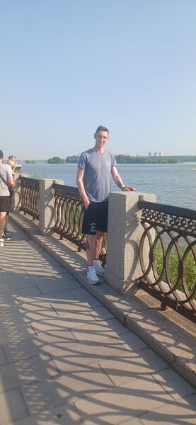  ,   Maxim, 42 ,   ,   