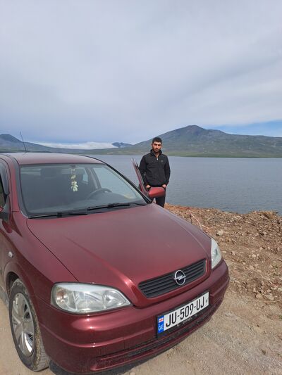  ,   Hovik, 21 ,   ,   