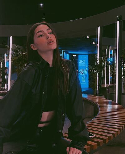  -,   Cristina, 26 ,   ,   