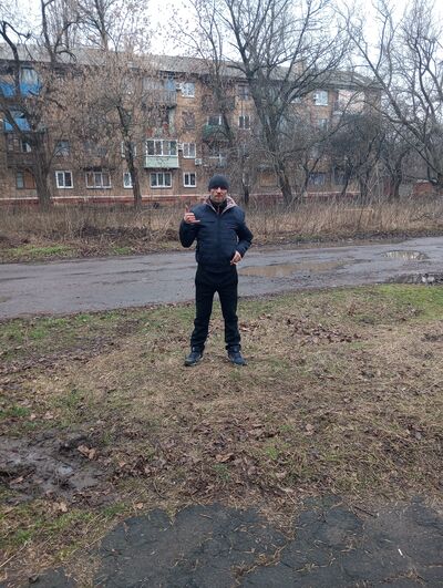  ,   Viktor, 44 ,   , 