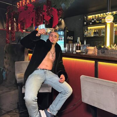  ,   Maxim , 21 ,   ,   