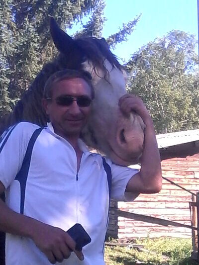  ,   Viktor, 46 ,  