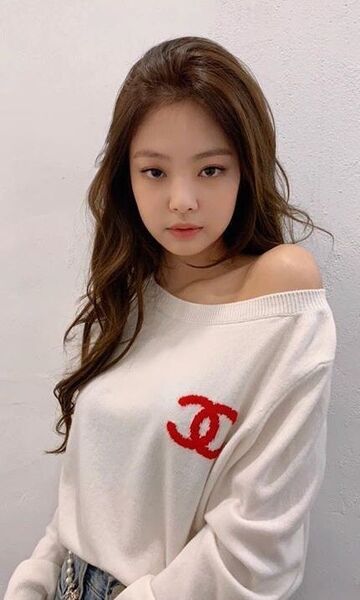  ,   Jennie, 26 ,   