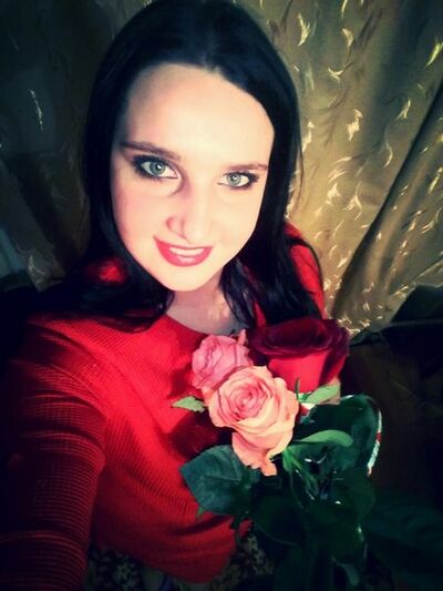  ,   Elena, 32 ,  