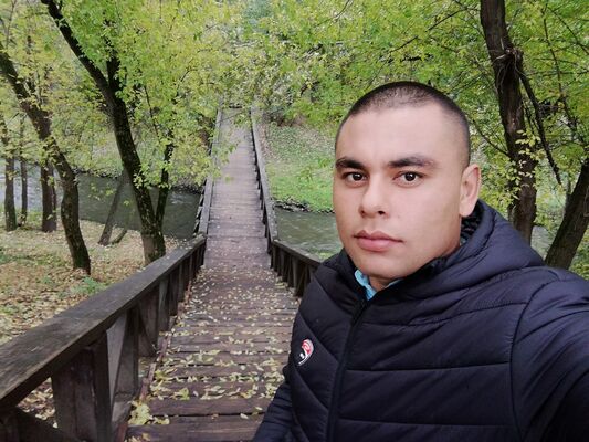  ,   Xasan, 31 ,  