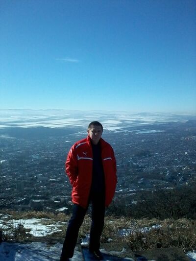  ,   Viktor, 48 ,   , 