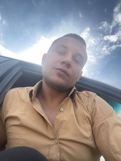  ,   Toni, 25 ,   ,   