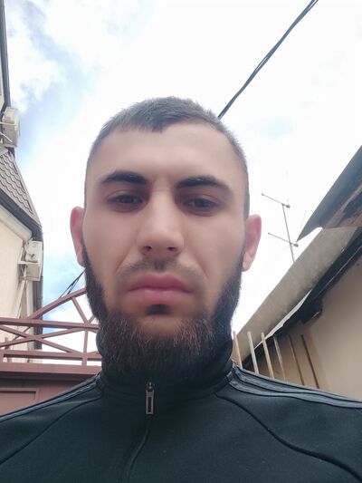  ,   Artur, 28 ,   ,   