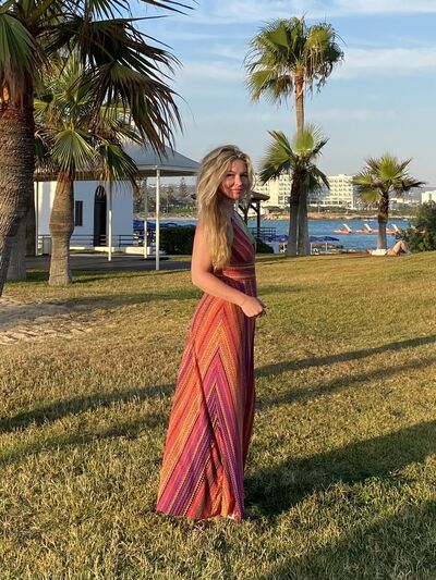  ,   Elle, 46 ,     , c 