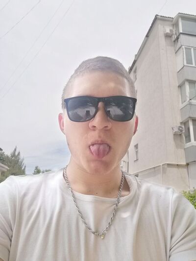  ,   Maxim, 23 ,   ,   , c , 