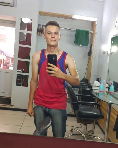  ,   Nicolas, 24 ,   