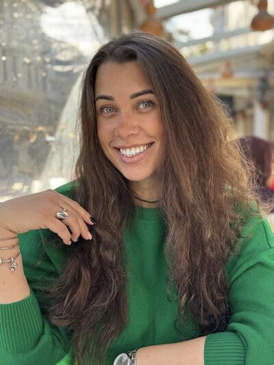  ,   Anna, 33 ,   ,   