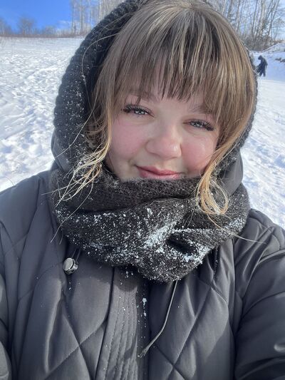  ,   Anya, 25 ,   