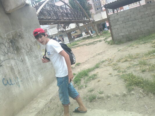  ,   Mahach, 32 ,   ,   , c , 