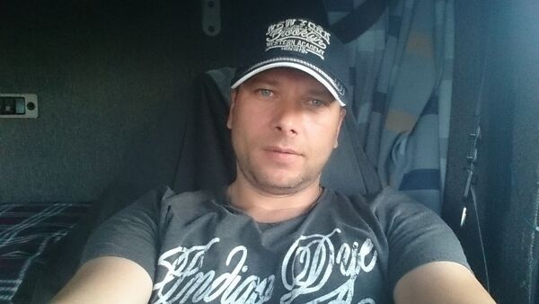  ,   Roki, 45 ,  