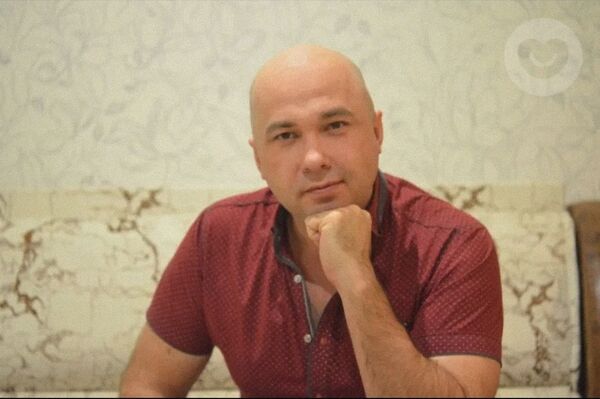   ,   Alex, 45 ,   ,   