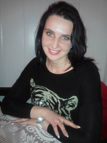  ,   Elena, 32 ,  