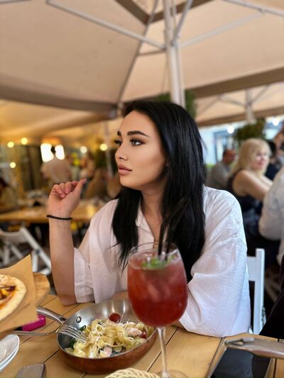  ,   Alina, 25 ,  