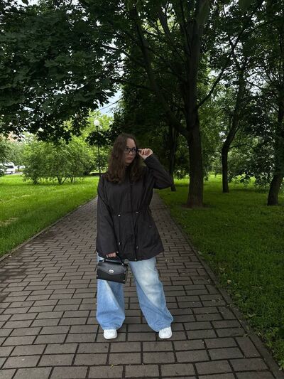  ,   Alexandra, 18 ,  