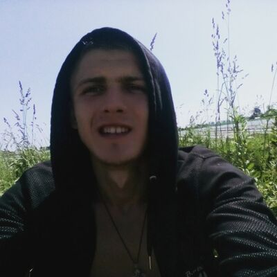  ,   Maxim, 27 ,   ,   , c 