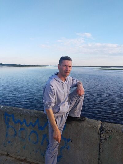  ,   Valery, 47 ,   c 