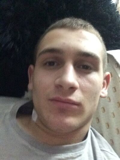  ,   Artur, 25 ,   ,   , c 