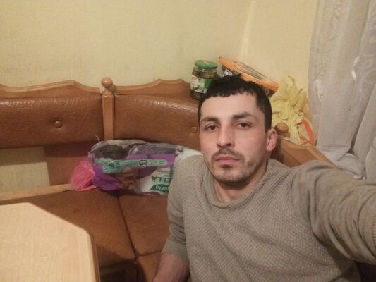  ,   Emin, 32 ,   ,   , c 