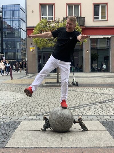 ,   Valentin, 51 ,   c 