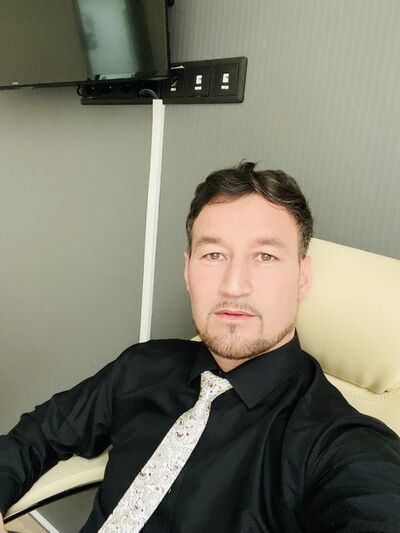  ,   Hot man, 33 ,   c 