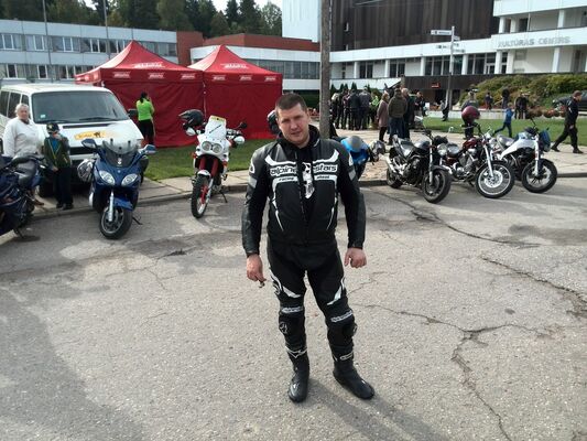 ,   Anton, 42 ,   