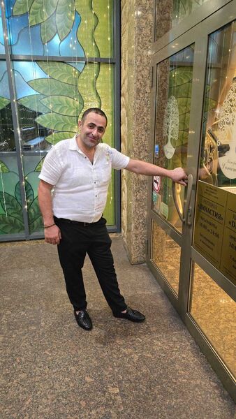  ,   Levon, 40 ,   ,   