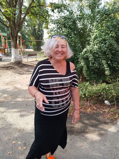  ,   Irina, 61 ,   c 