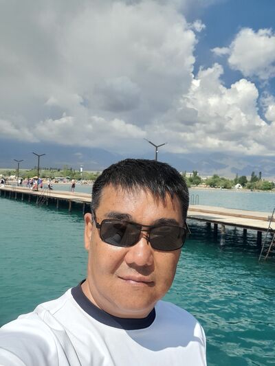  ,   Maks, 42 ,  