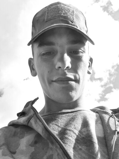  ,   Viktor, 22 ,   ,   