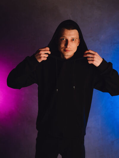  ,   Artem, 32 ,   ,   